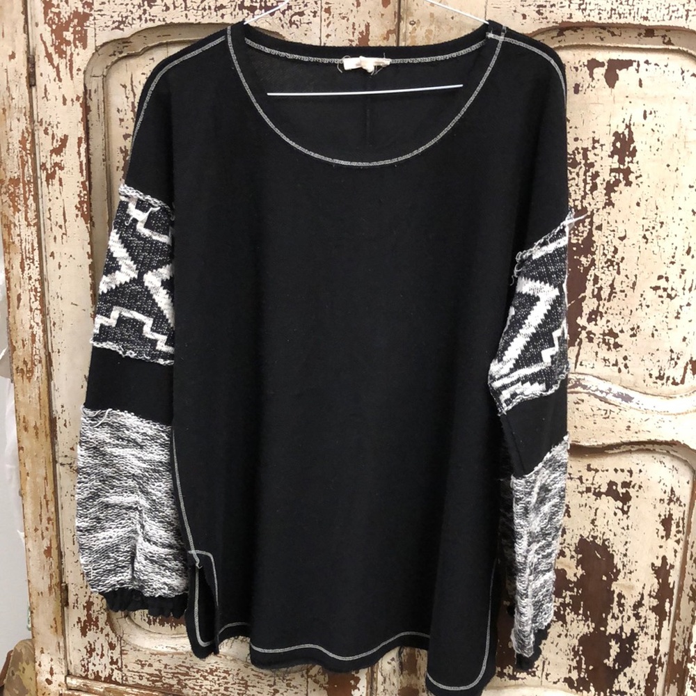 L Mystree Black/White Aztec Top